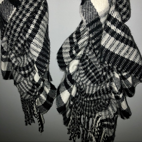 Plaid Winter Scarf - Picture 2 of 3
